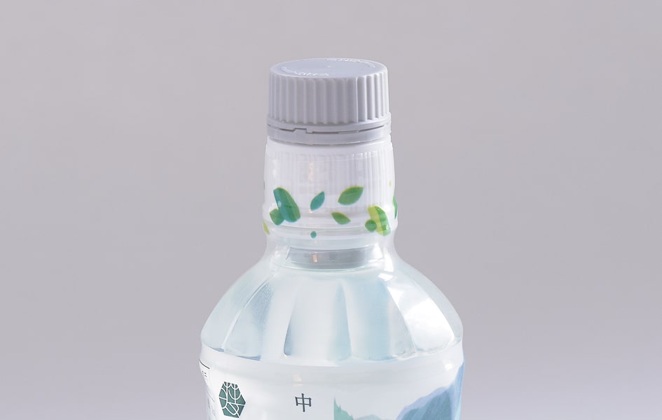 A tall, vertically elongated cap containing powdered tea leaves with a gray cap attached